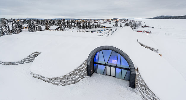 entrance-icehotel-365